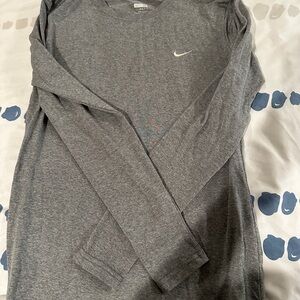 Nike Women’s Gray Long Sleeve Shirt